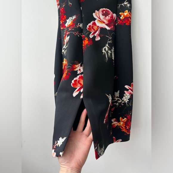Like NEW GUESS Floral Off the Shoulder Dress S/M - Picture 4 of 7